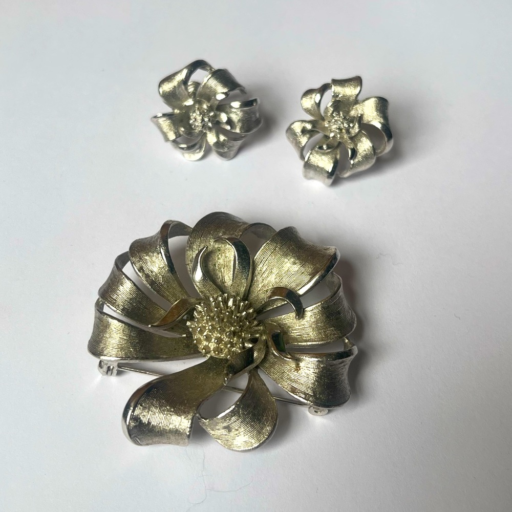 Vintage silver flower brooch and earring set